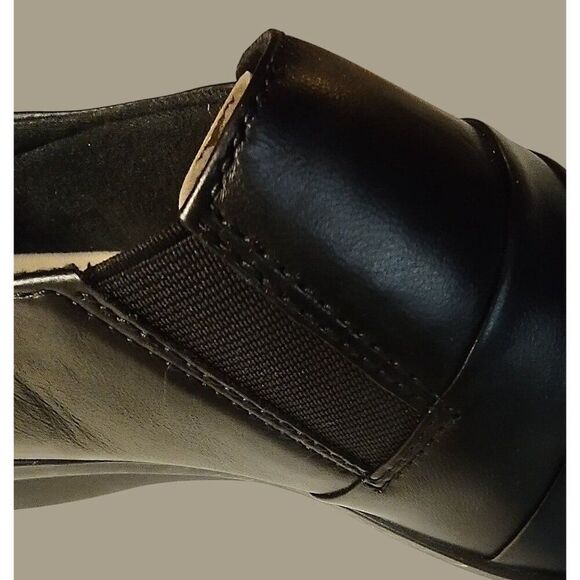 Collection by Clarks Black Cushioned Slip-On Shoes With Buckle Detail Size 7M - Picture 10 of 10